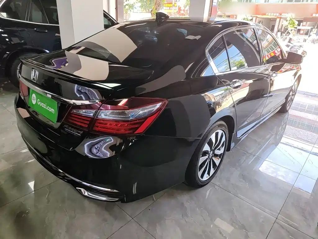 Фото 7 - Honda Accord