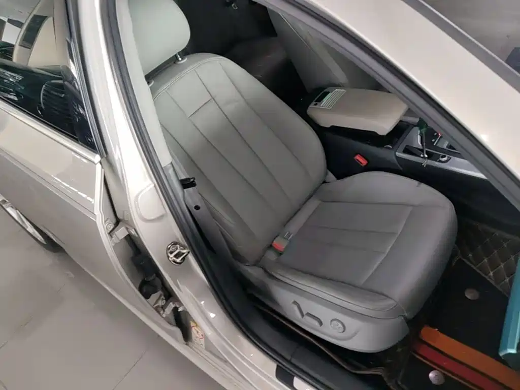 Фото 25 - Audi A4L