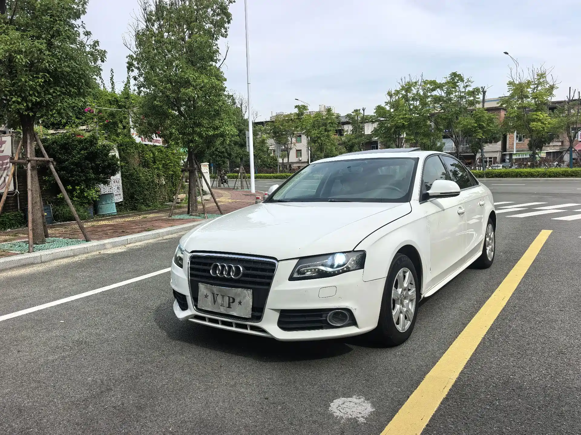 Фото 1 - Audi A4L