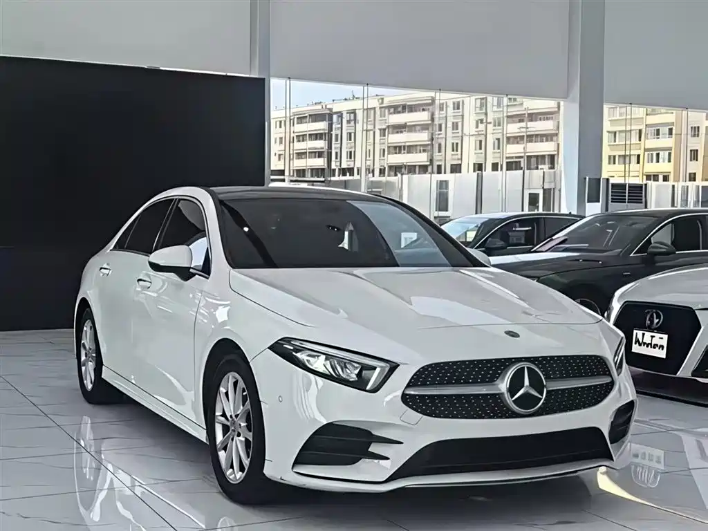 Mercedes-Benz A-Class 2020 A 200 L Sport Sedan фото 3