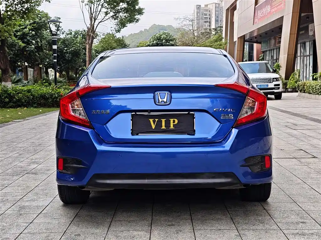 Фото 15 - Honda Civic