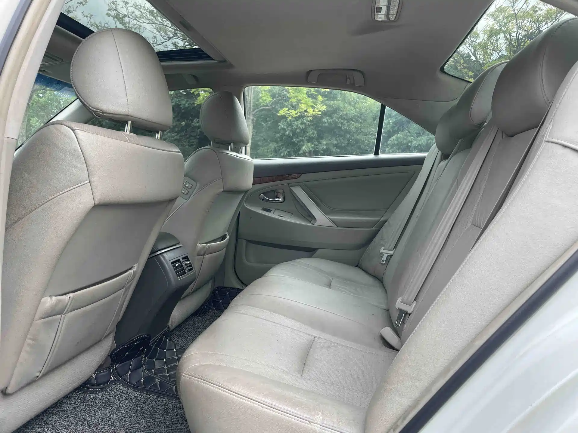 Фото 10 - Toyota Camry