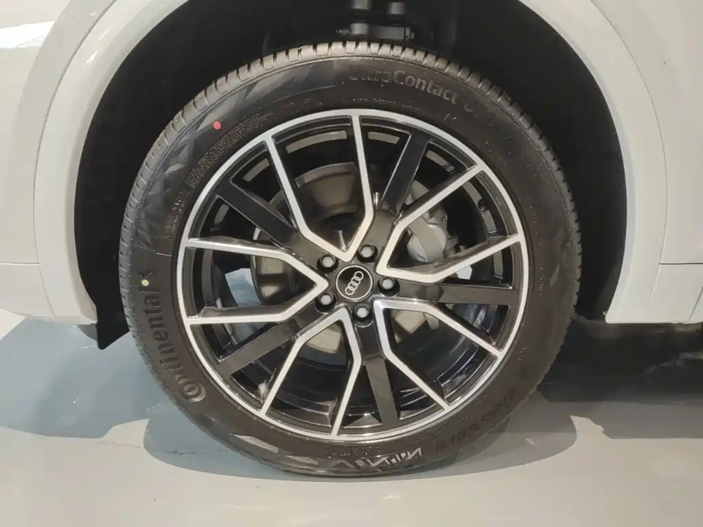 Фото 23 - Audi Q5L