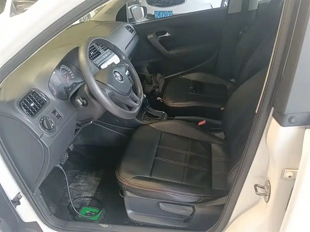 Volkswagen Polo 2016 1.4L Automatic Trend фото 15