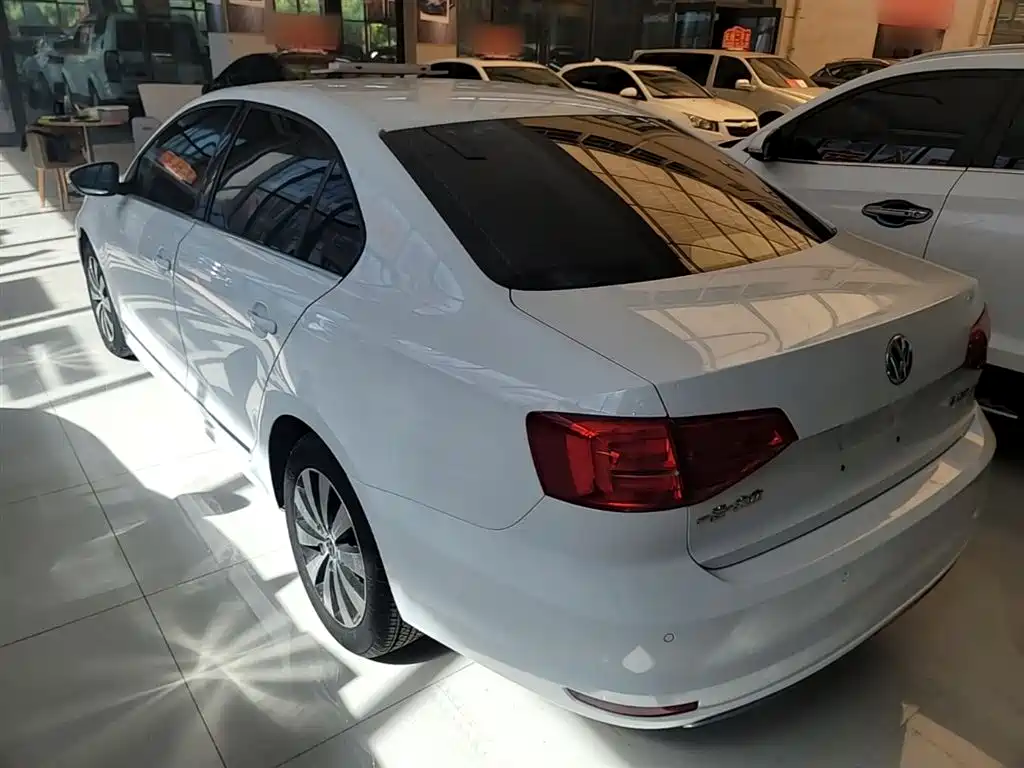Volkswagen Sagitar 2018 1.6L Automatic Comfort фото 5