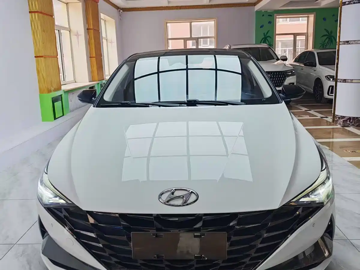 Hyundai Elantra 2022 1.5L CVT LUX Premium Edition