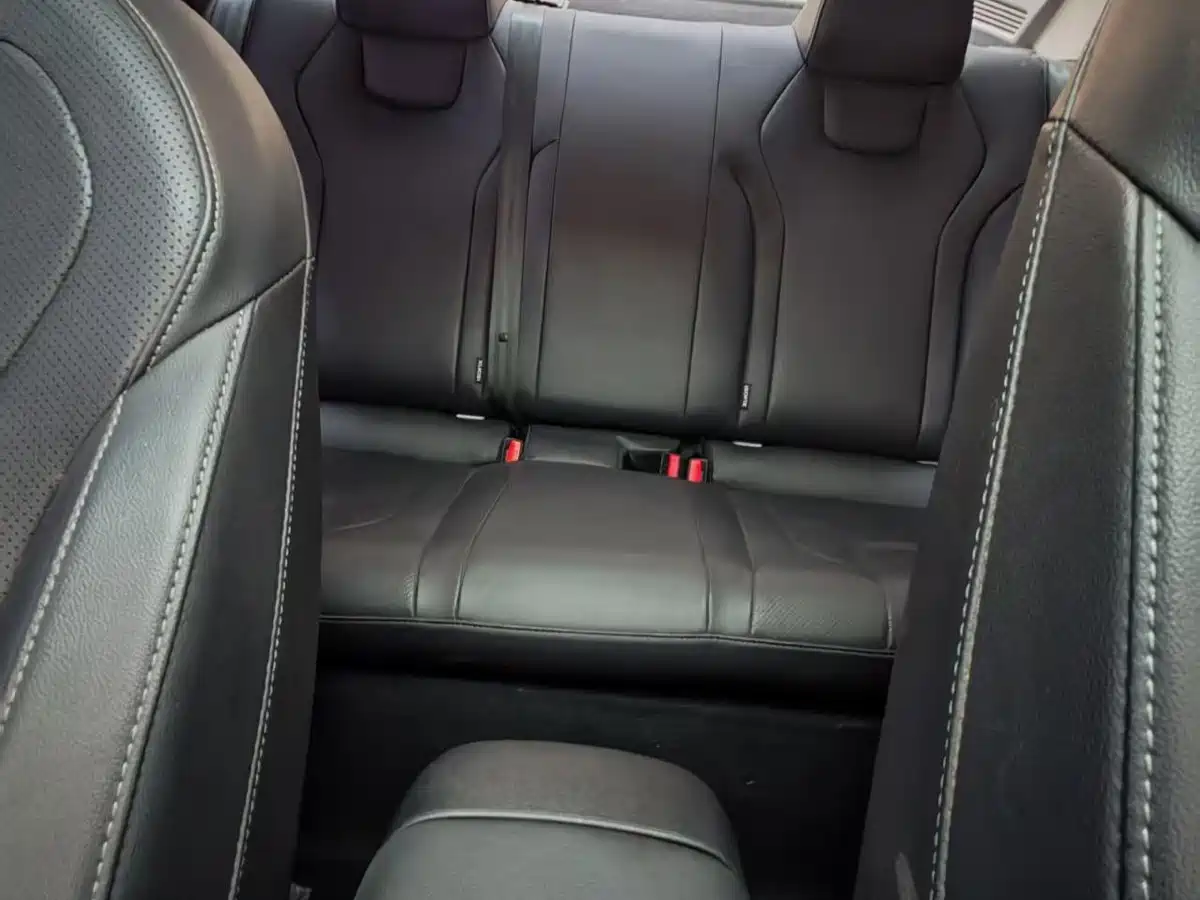 Hyundai Elantra 2022 1.5L CVT LUX Premium Edition фото 17