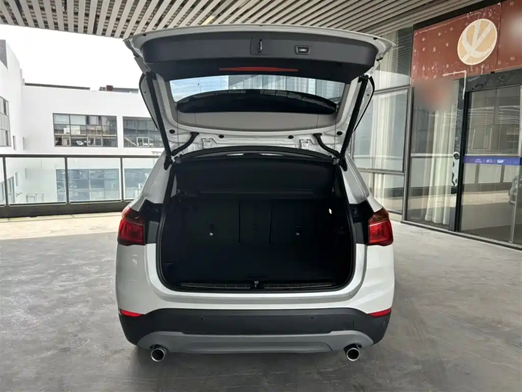 BMW X1 2018 sDrive20Li Leading Model фото 17