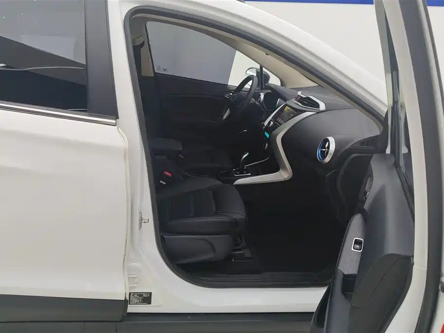 BYD Yuan New Energy 2019 EV360 Smart Connect Premium Edition фото 8