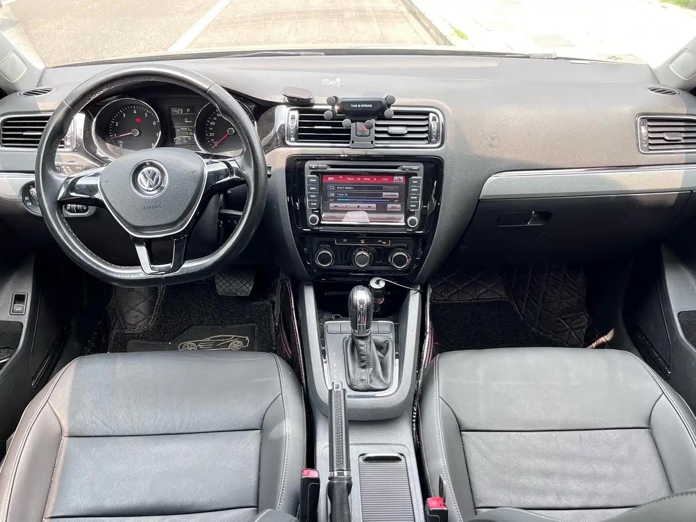 Volkswagen Sagitar 2015 1.6L Automatic Comfort фото 8