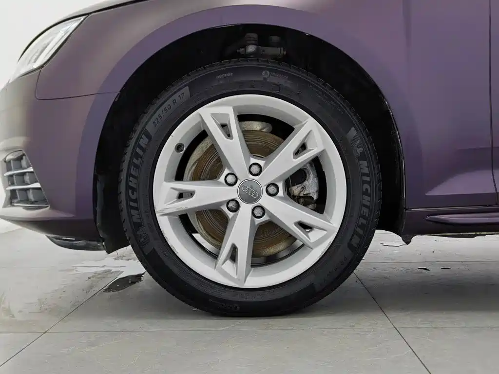 Фото 17 - Audi A4L