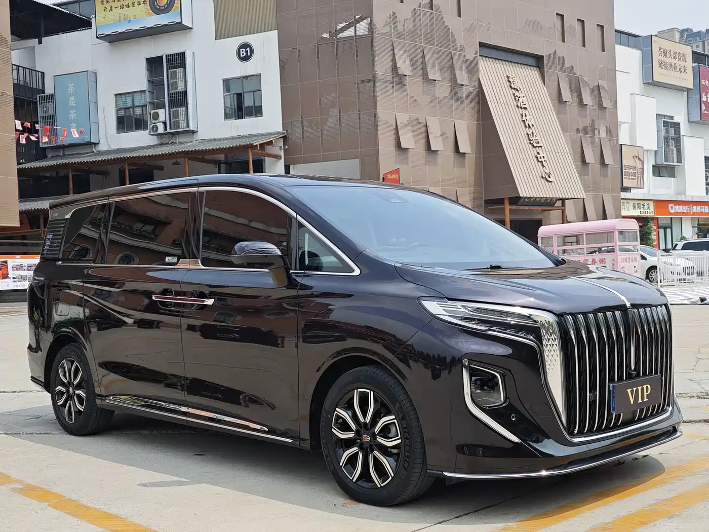 Hongqi HQ9 2023 2.0T Smart Connect Flag Enjoy Edition фото 3