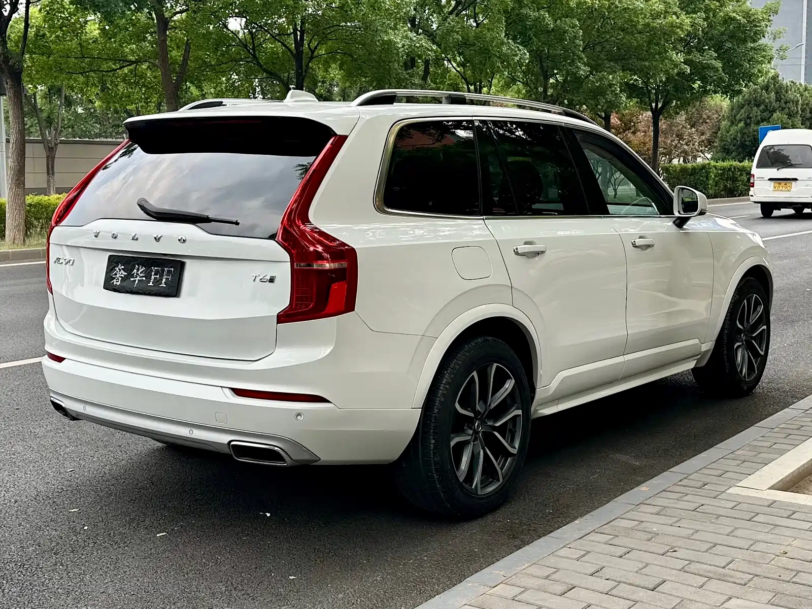 Photo 5 - Volvo XC90