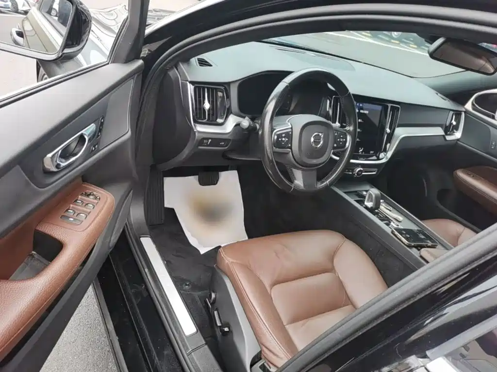 Фото 16 - Volvo S60