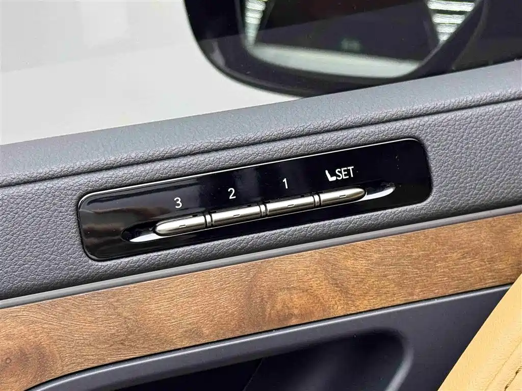Lexus LX 2025 700h Boundary Edition фото 17