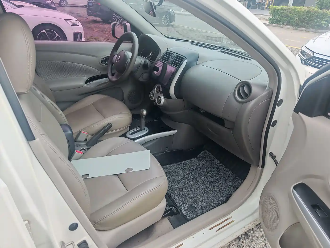 Nissan Sunny 2012 2011 1.5XV CVT Premium Edition