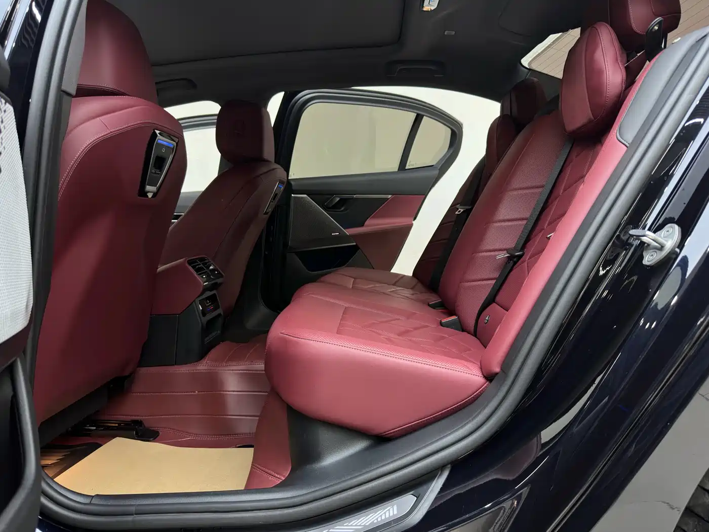 BMW 5 Series 2024 525Li M Sport Package фото 5