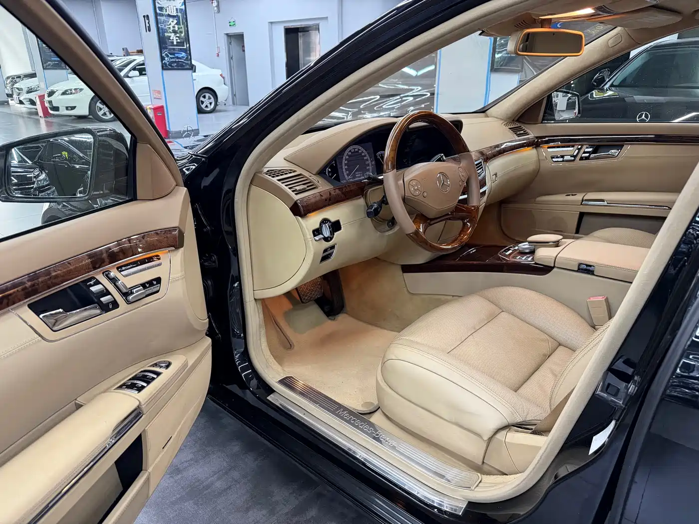 Mercedes-Benz S-Class 2010 S 500 L 4MATIC фото 4