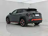 Фото 2 - Lynk & Co 02