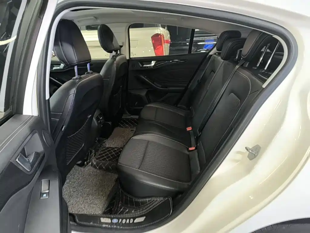 Ford Focus 2022 2021 Hatchback EcoBoost 180 Auto Trend