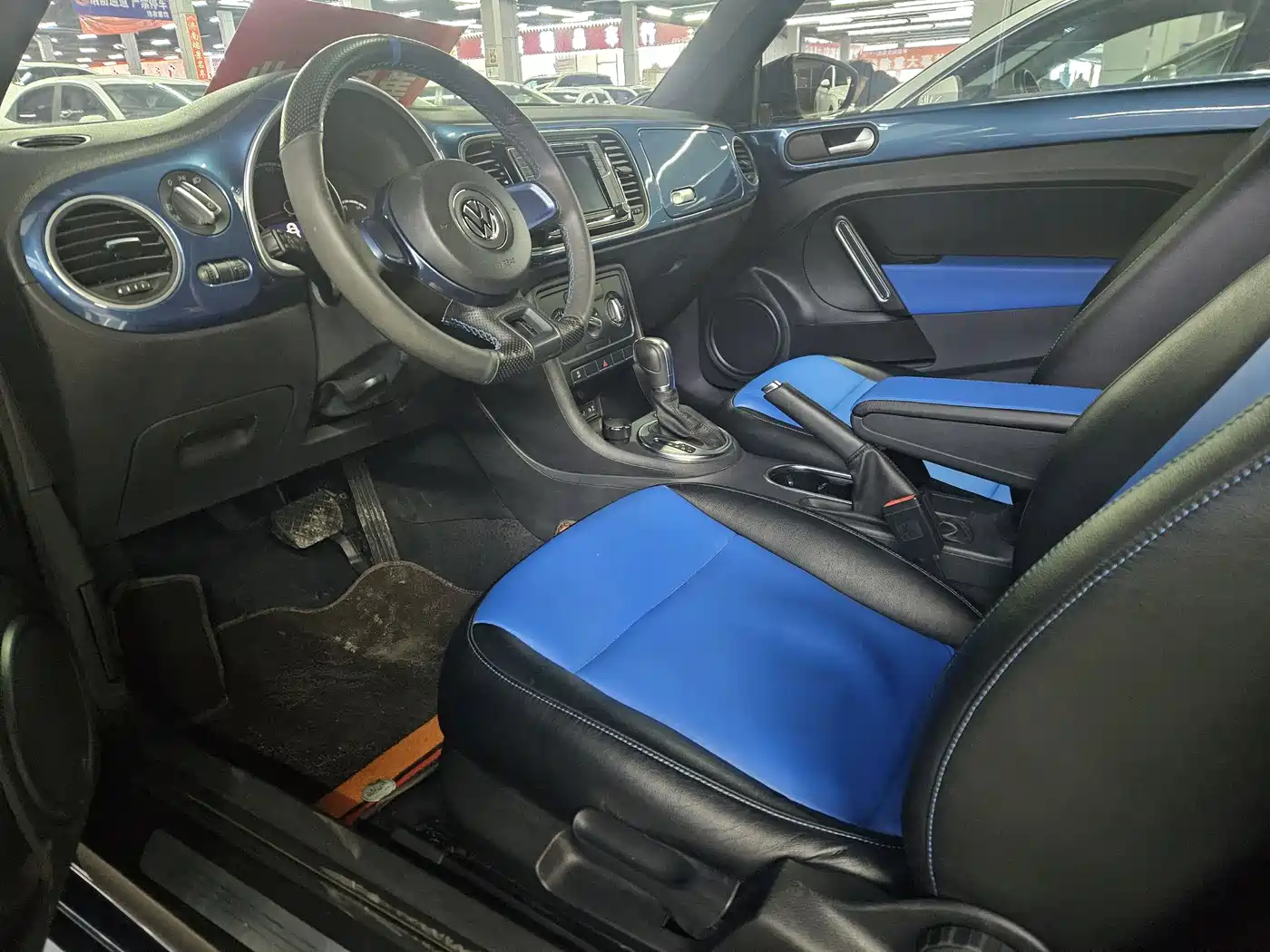 Volkswagen Beetle 2016 Model 180TSI Club Edition фото 4