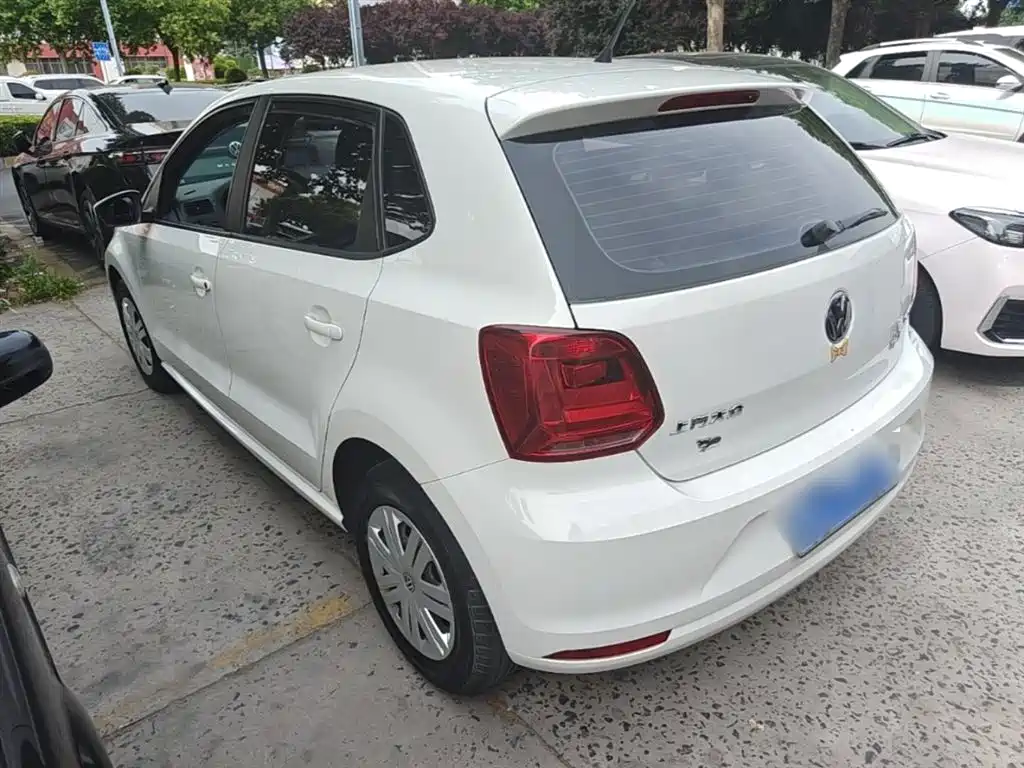 Volkswagen Polo 2016 1.4L Automatic Trend фото 5