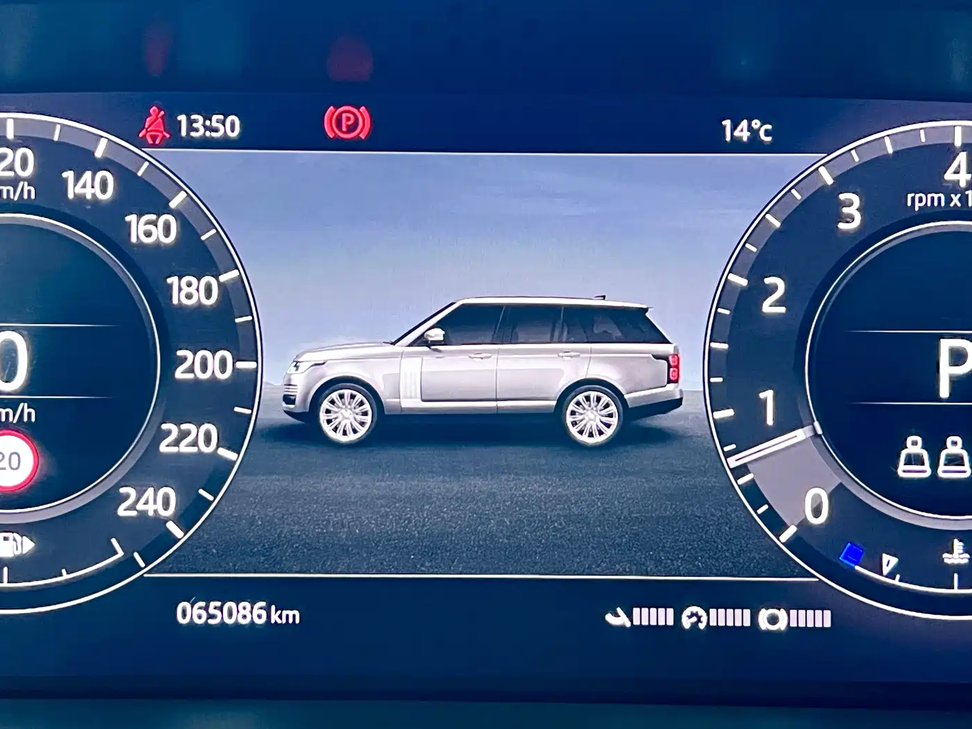 Land Rover Range Rover 2021 3.0 L6 Heritage Extended Classic Edition фото 14