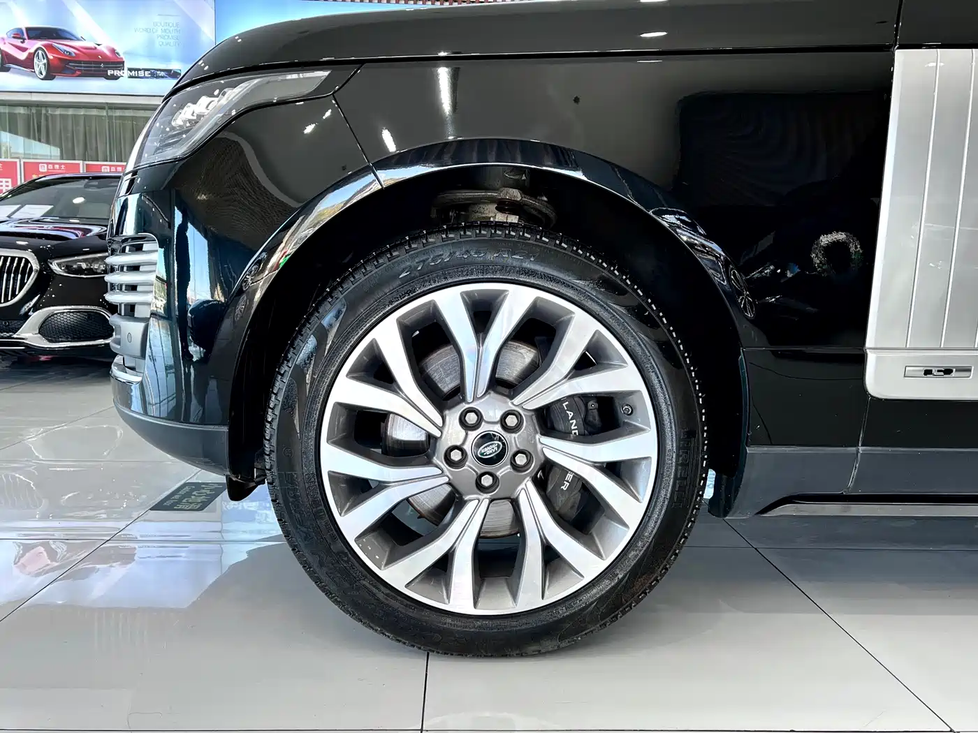 Land Rover Range Rover 2021 3.0 L6 Heritage Extended Classic Edition фото 30