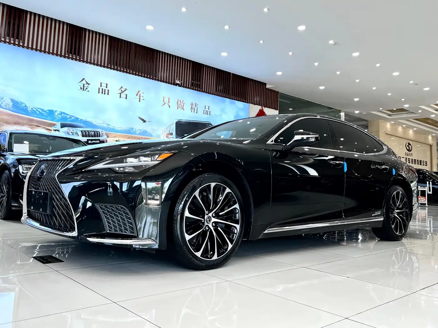 Lexus LS 2021 500h Executive Edition фото 2