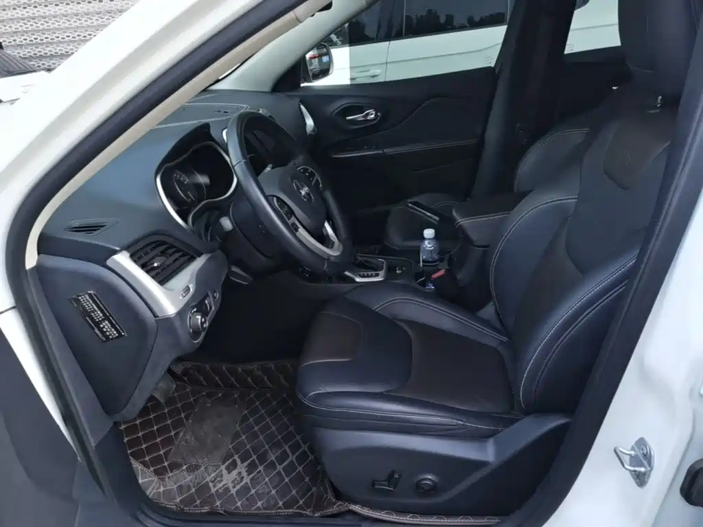 Jeep Cherokee 2021 2020 2.0L 2WD Classic Sport Edition