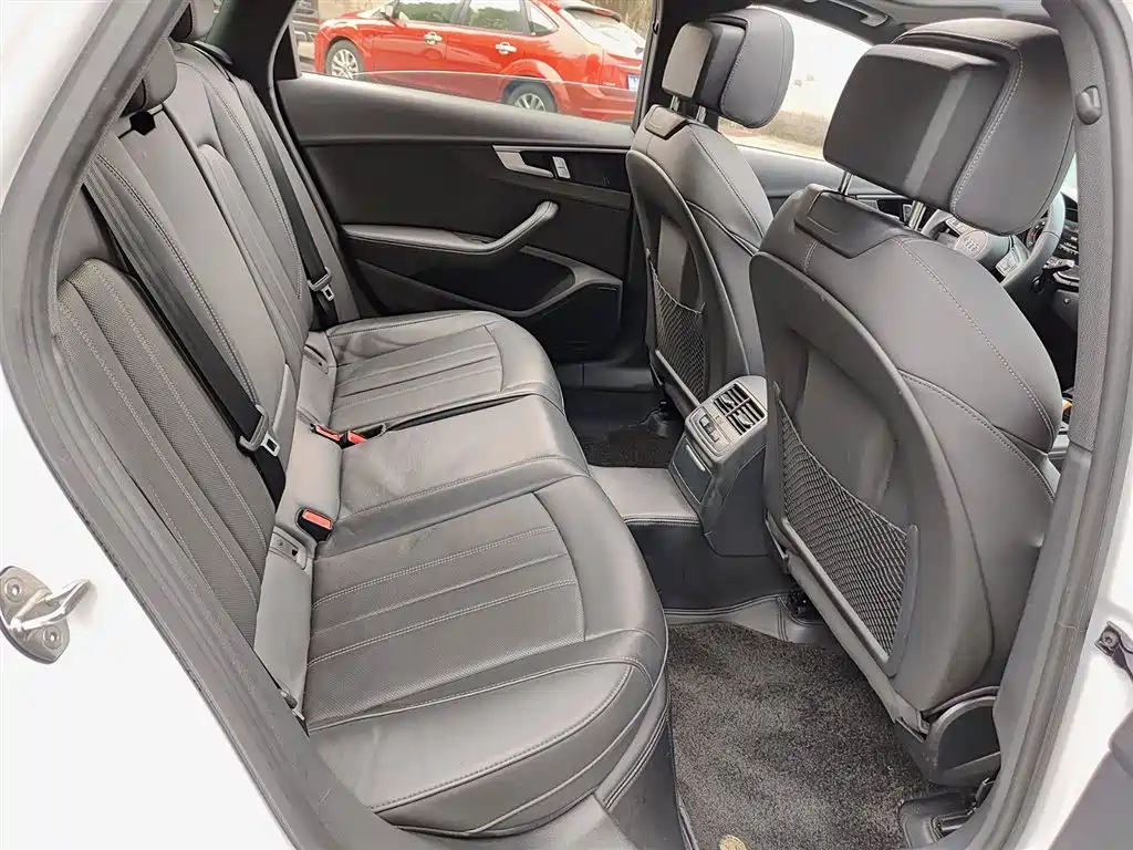 Audi A4L 2023 40 TFSI Luxury Sport фото 11