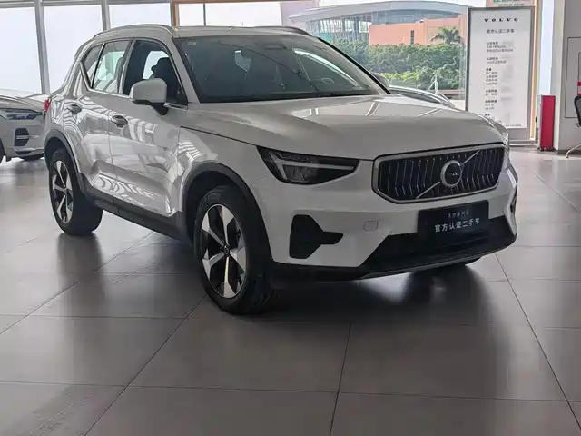 Volvo XC40 2025 B3 Smart Elite Luxury Edition — фото 3