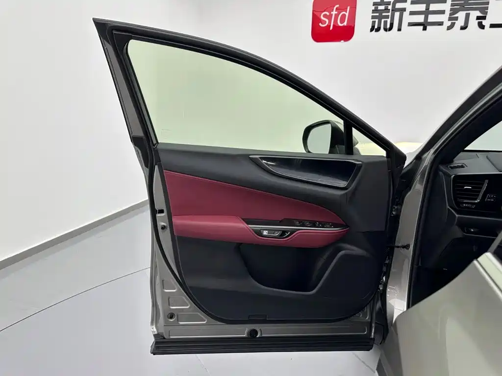 Фото 8 - Lexus NX