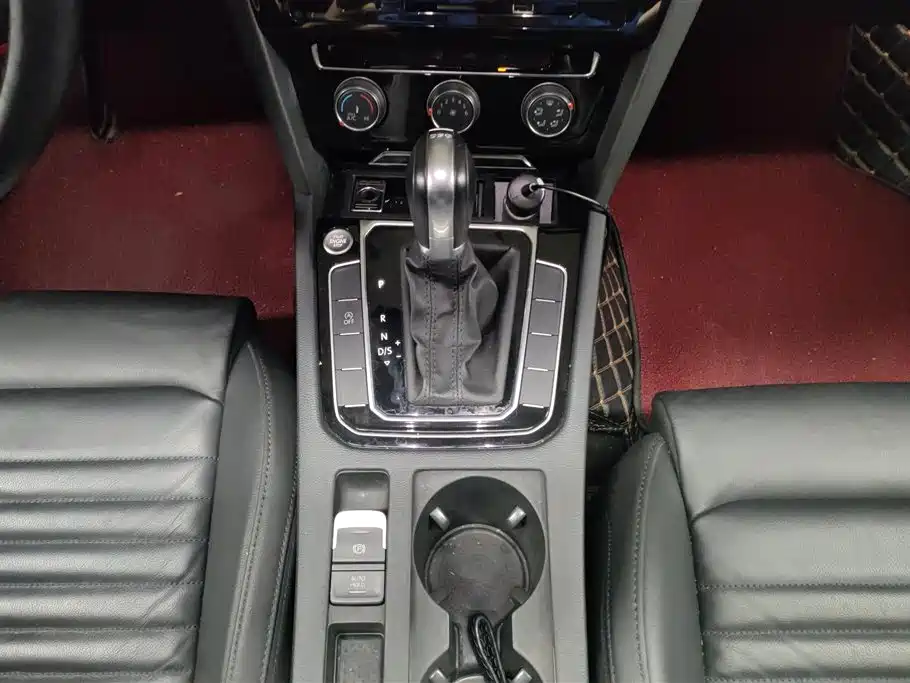 Volkswagen Magotan 2019 330TSI DSG Leading China V фото 16