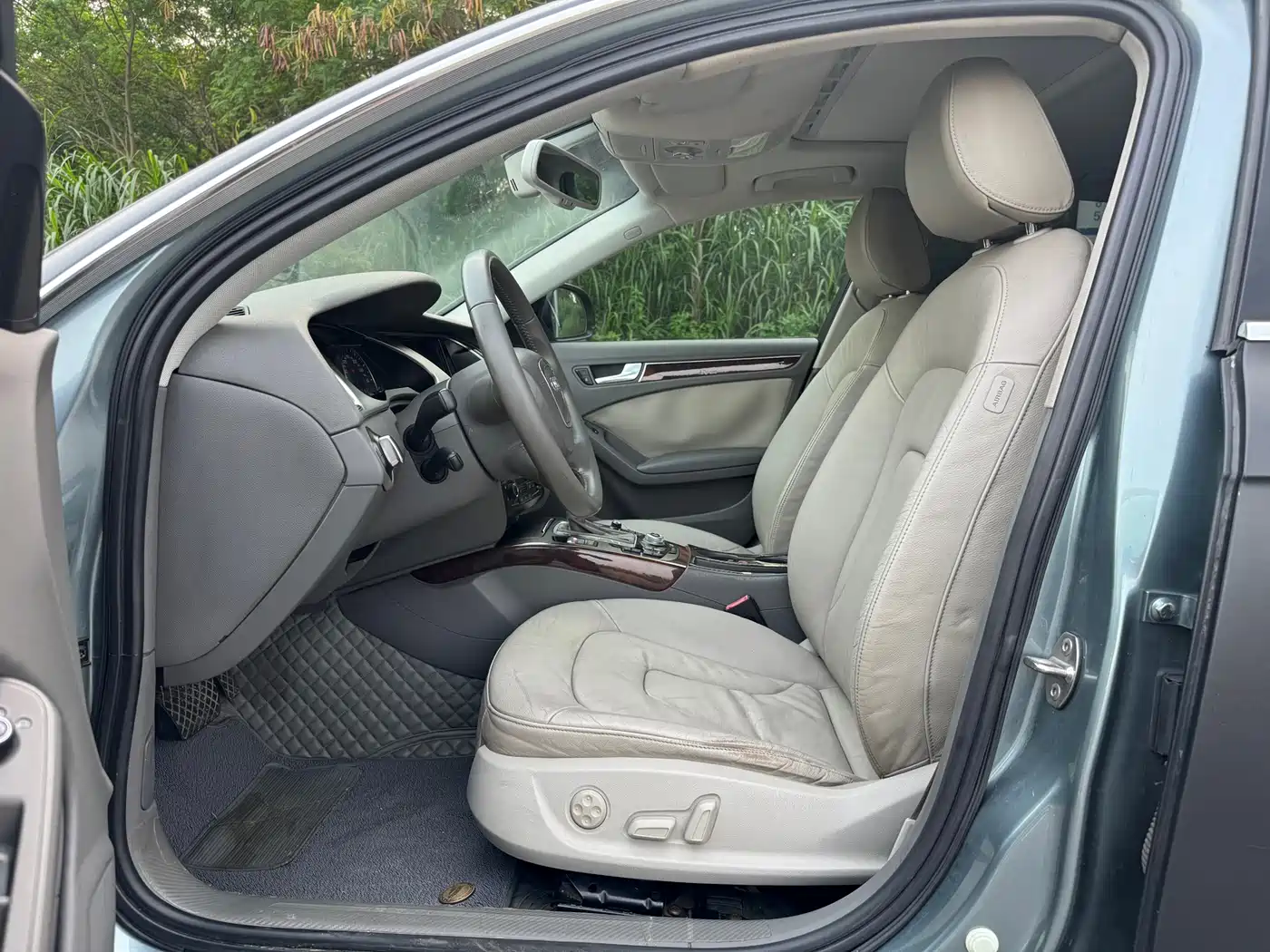 Audi A4L 2010 2.0 TFSI Comfort фото 5