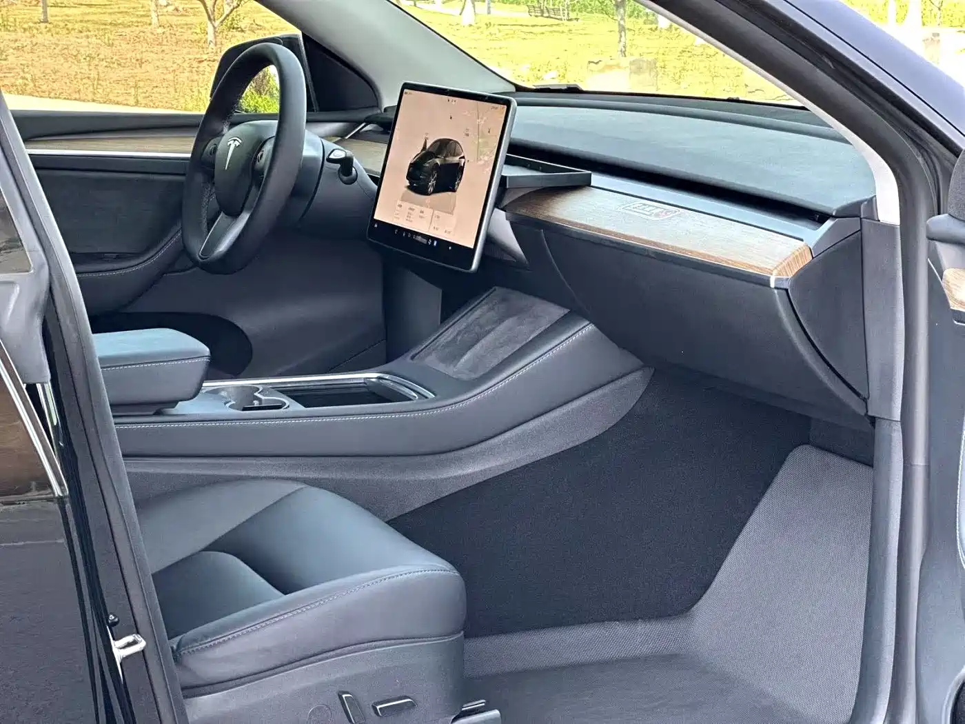 TESLA MODEL Y
