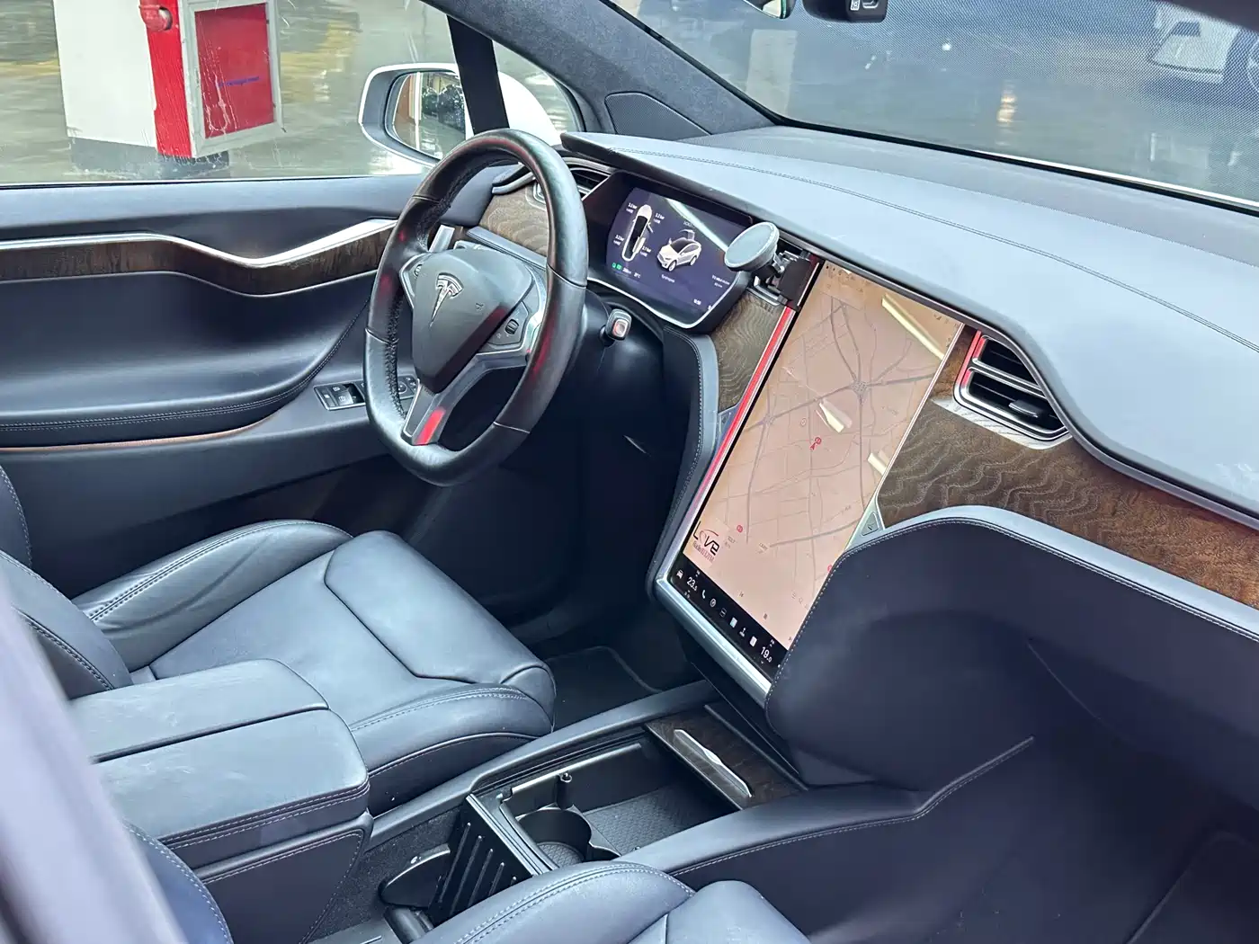 TESLA MODEL X