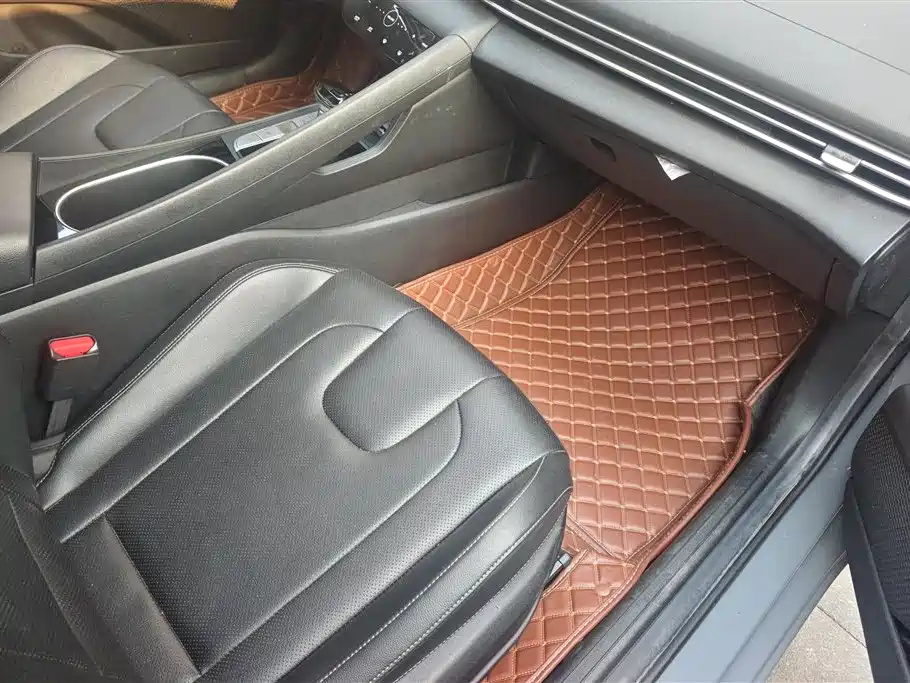 Hyundai Elantra 2021 1.5L CVT LUX Premium Edition фото 8