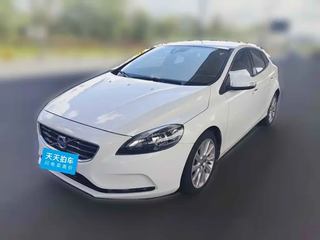 Фото 1 - Volvo V40