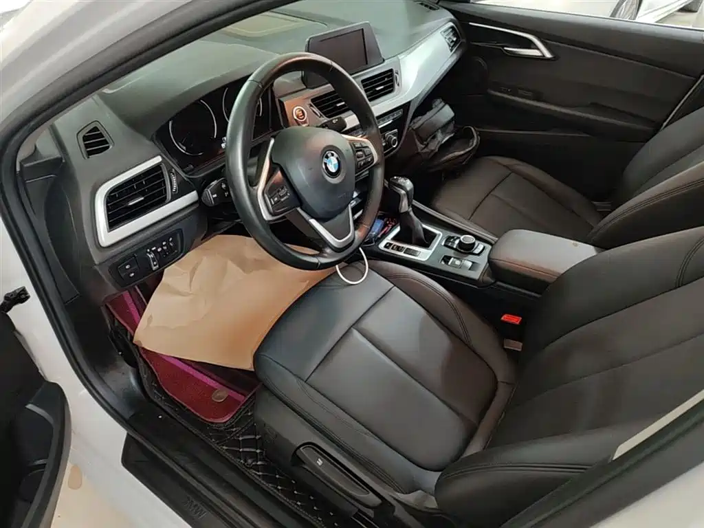 BMW 1 Series 2018 118i Fashion Edition фото 16