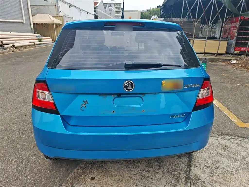 Škoda Fabia 2015 1.4L Manual Advance Edition фото 6