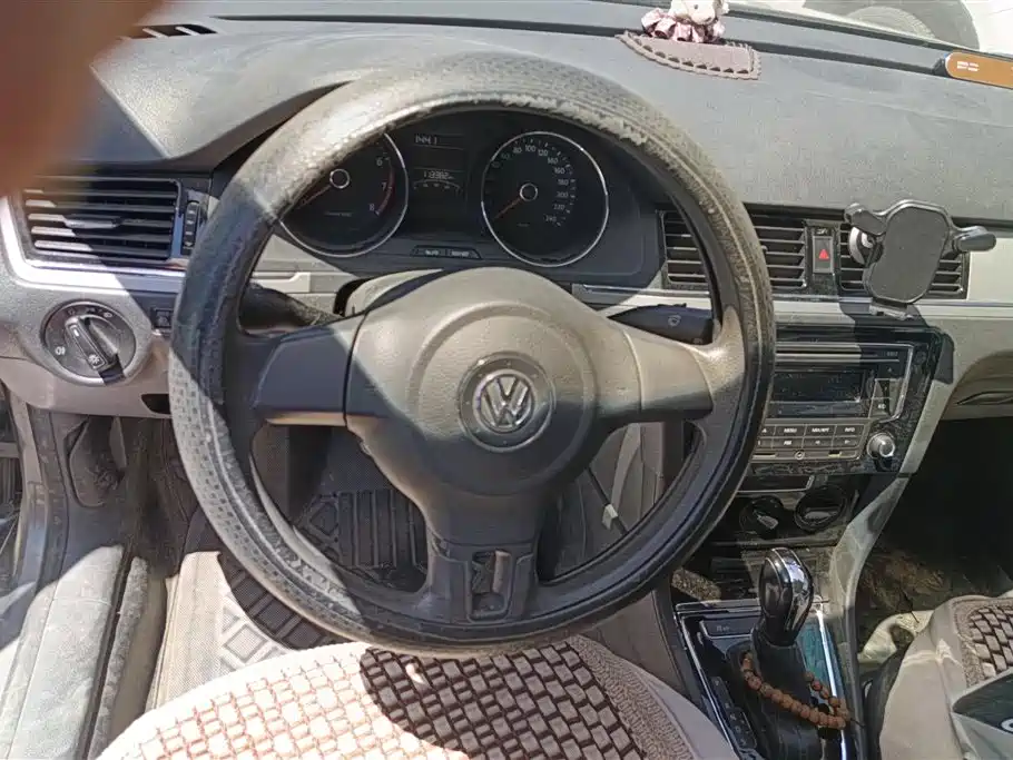Volkswagen Bora 2013 1.6L Automatic Comfort Model фото 15