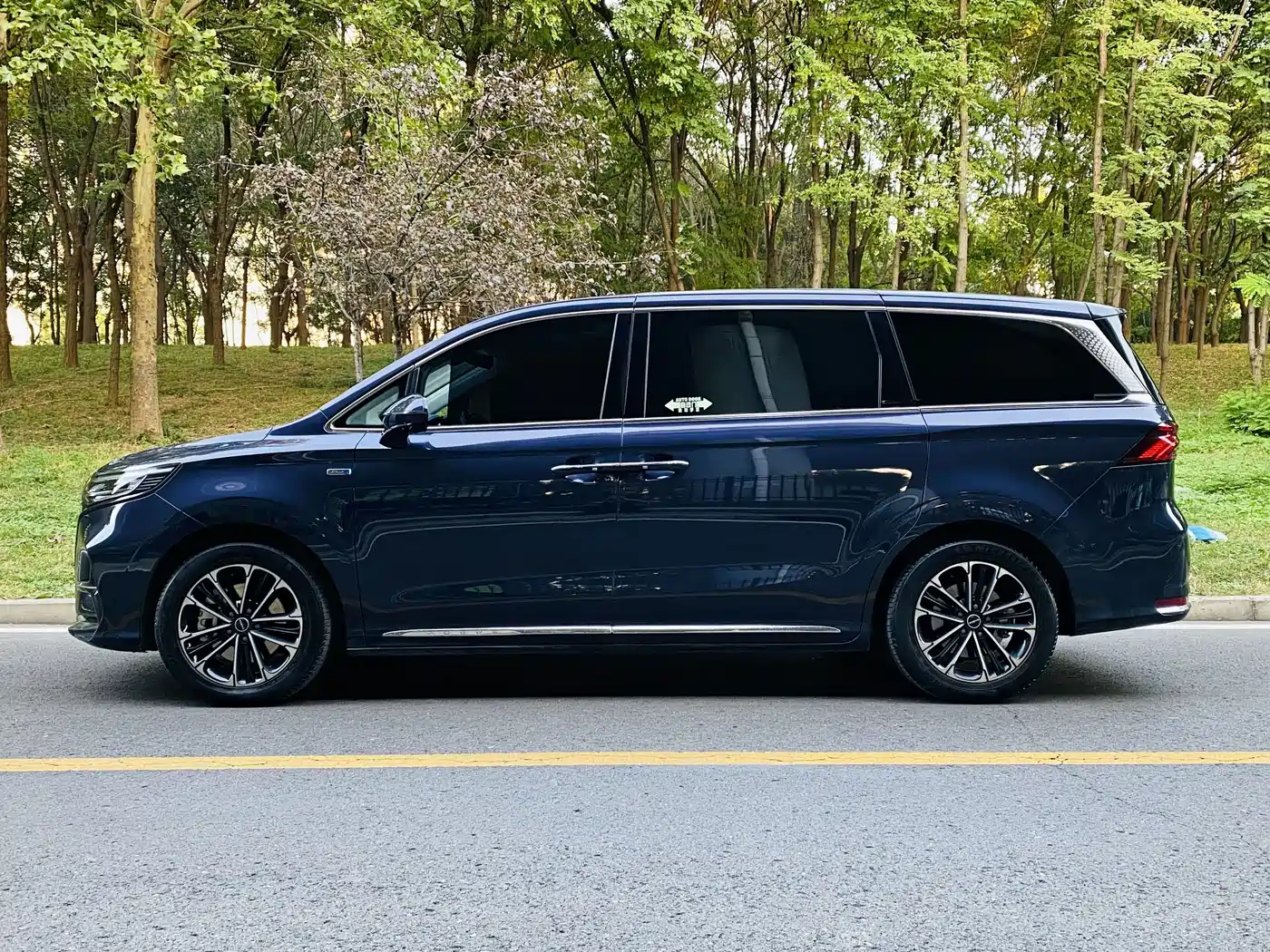 Roewe iMAX8 2021 2022 400TGI Honor Edition