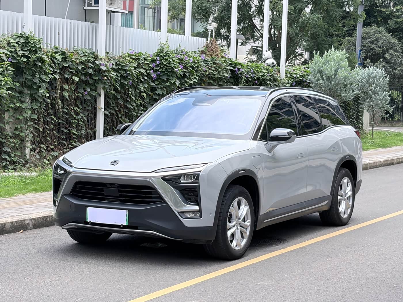 NIO ES8