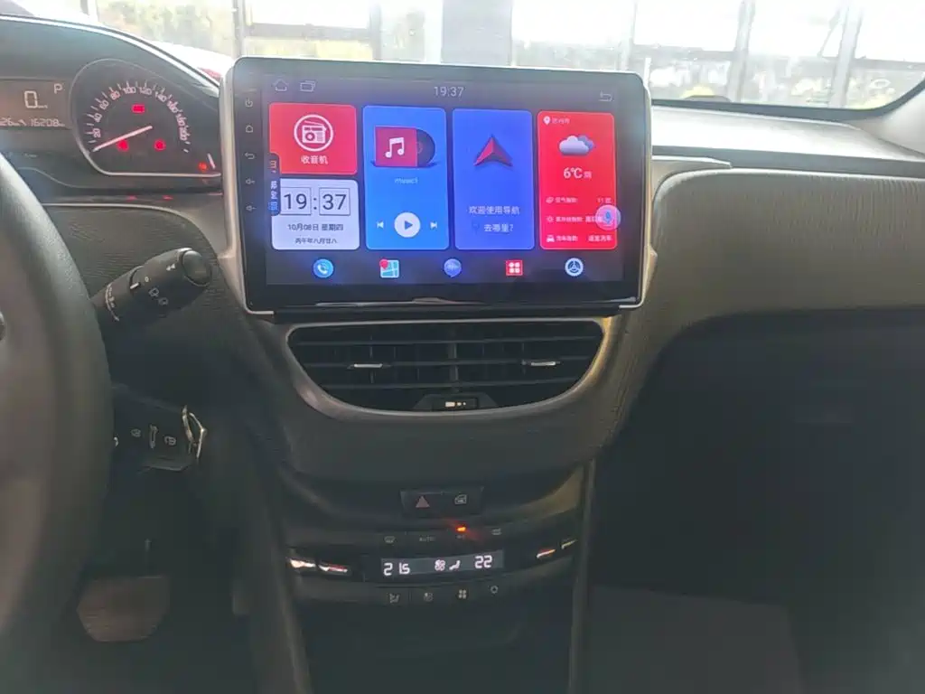 Photo 13 - Peugeot 2008