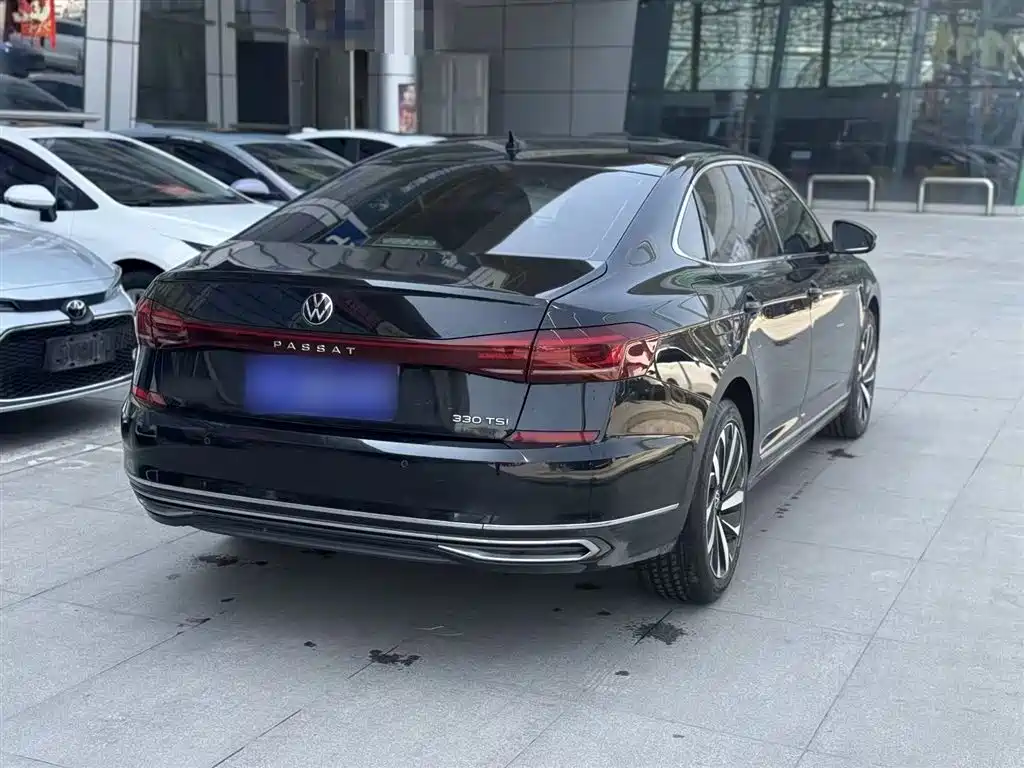 Volkswagen Passat 2022 330TSI Starlight Elite Edition фото 11