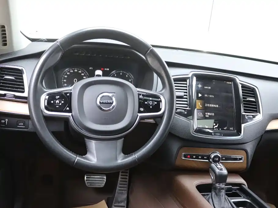 Фото 28 - Volvo XC90