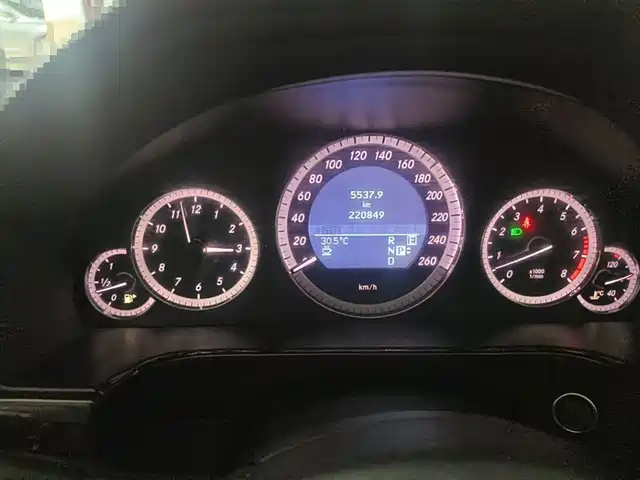 Mercedes-Benz E-Class 2011 E 300 L Elegance — фото 4