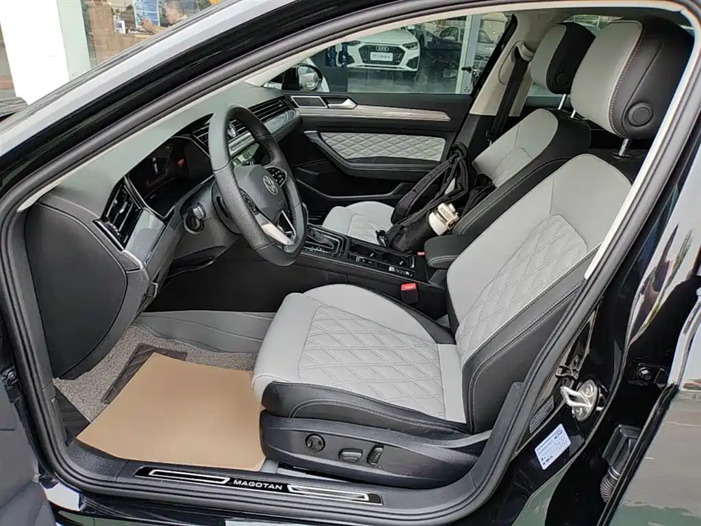 Volkswagen Magotan 2023 2 Million Units Anniversary Edition 330TSI DSG Leading Type фото 15
