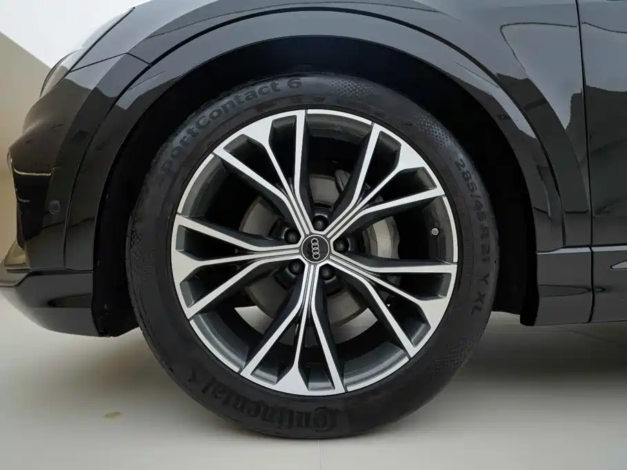 Audi Q8 2023 2022 55 TFSI Luxury Dynamic